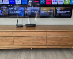 TV거실장과 원목 소파 테이블